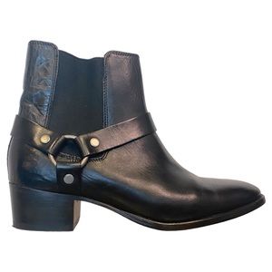 FRYE Dara Harness Chelsea Black moto ankle booties w/metal harness detail Size 7